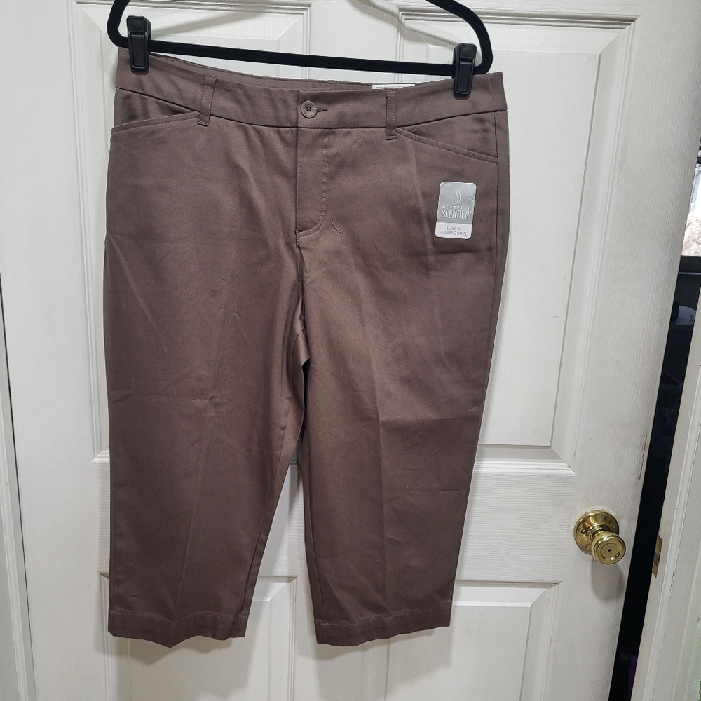 NEW Khaki Women's Capri - 14